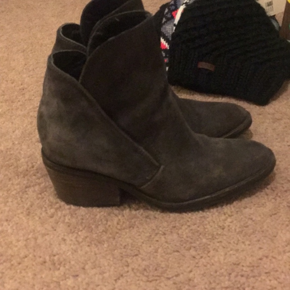 Dolce Vita Grey Suede Bootie Sz7.5